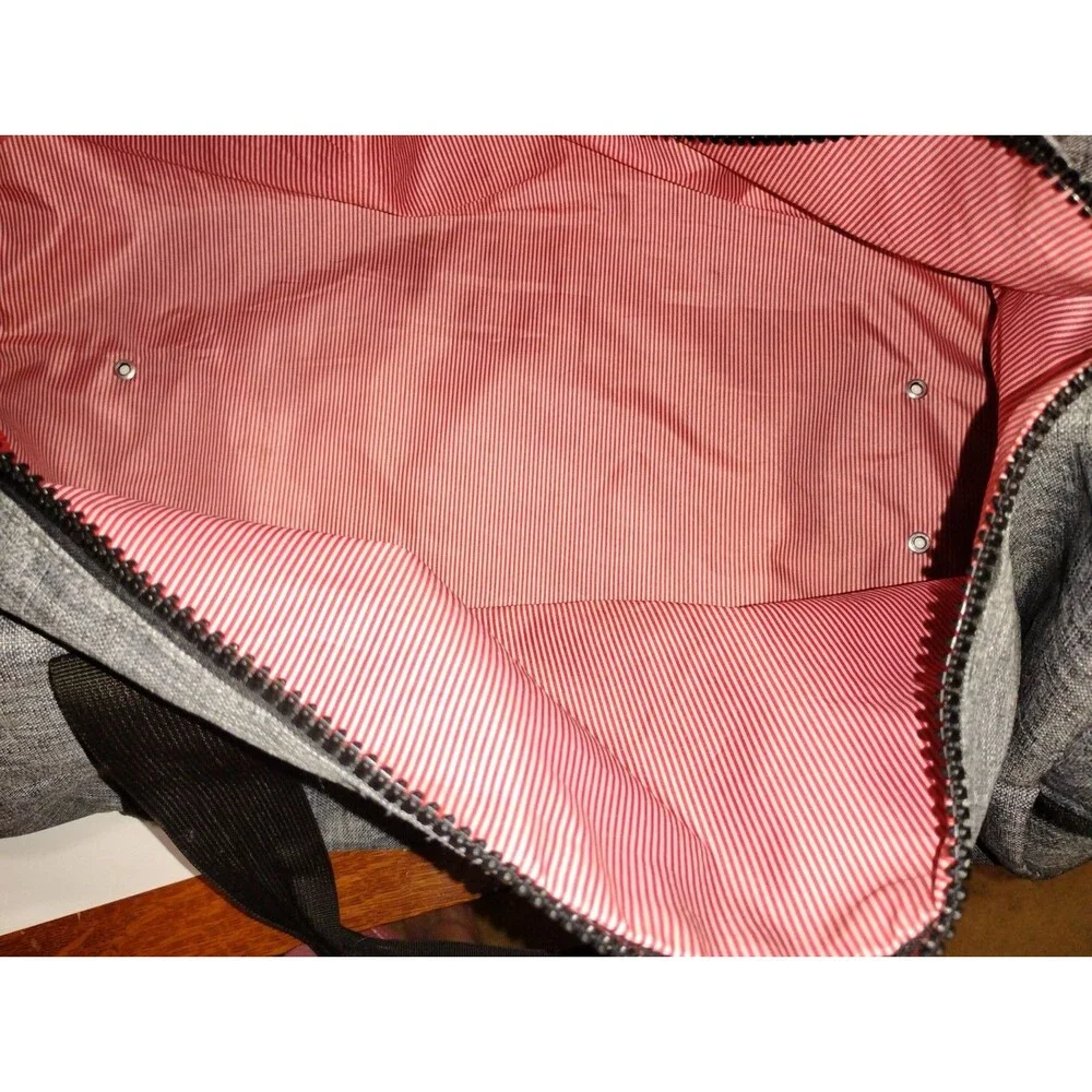 Herschel Gray Grip Gym Bag Side pockets w/snaps front pocket spacious 22x14x13